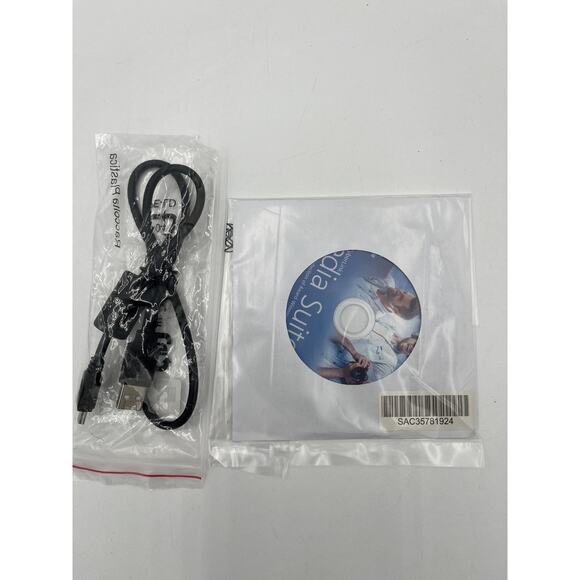 LG Ultra Slim Portable DVD Writer with M-DISC™ Support - GP63EX70 - Picture 4 of 5